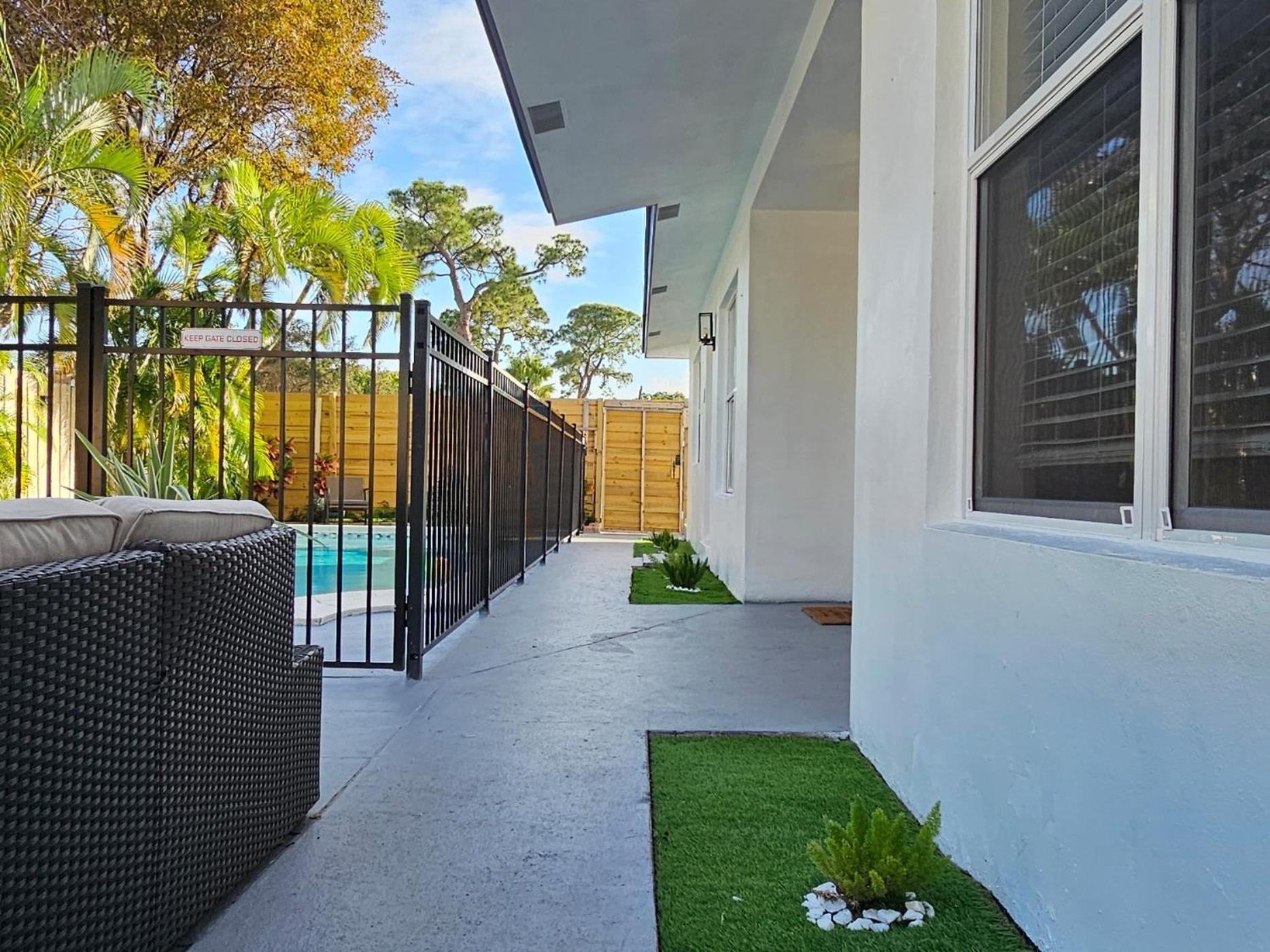 Equipped House W Pool & Patios, Near The Beaches, Prime Location- Ideal For Small Families, Coastal Haven Fort Lauderdale Zewnętrze zdjęcie
