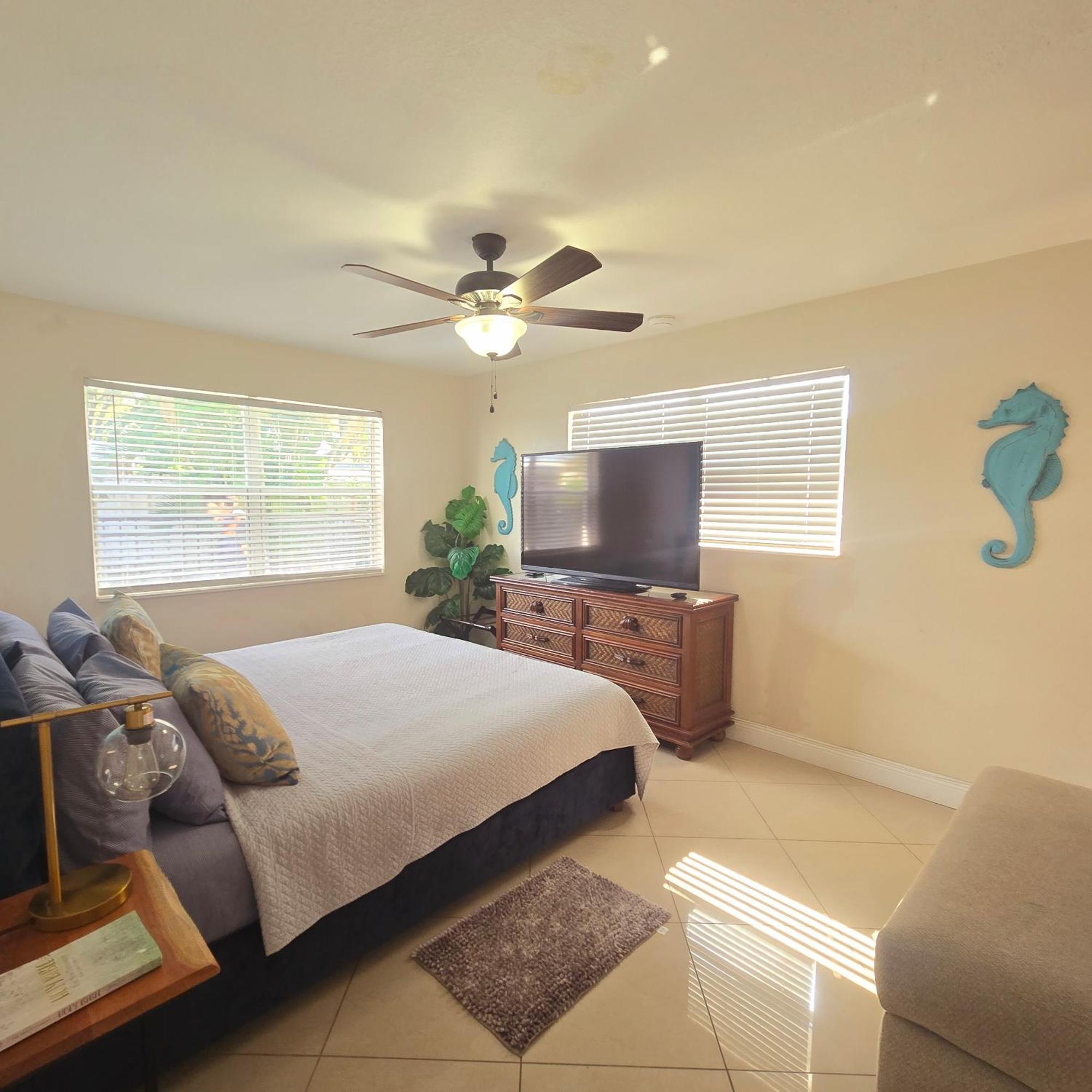 Equipped House W Pool & Patios, Near The Beaches, Prime Location- Ideal For Small Families, Coastal Haven Fort Lauderdale Zewnętrze zdjęcie