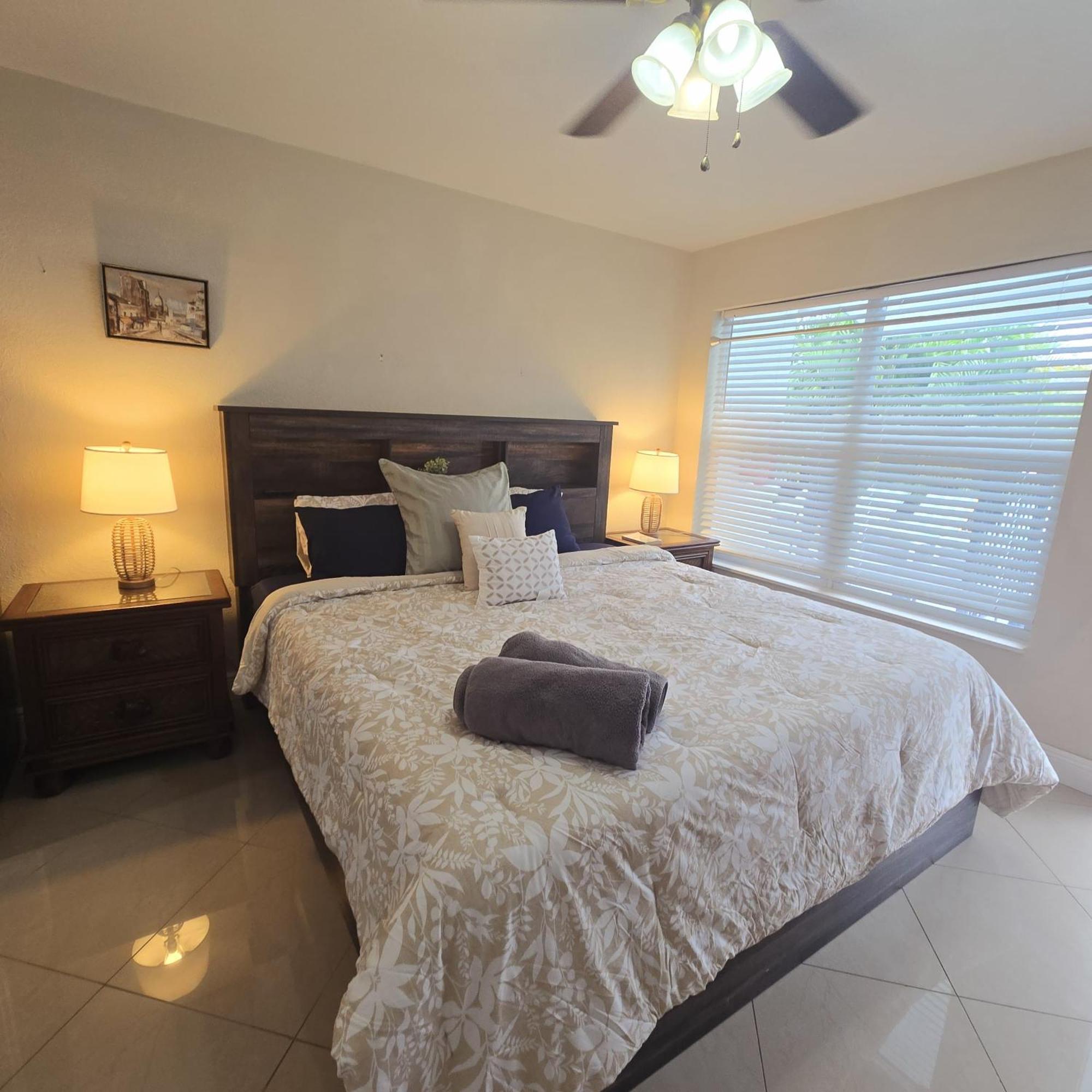 Equipped House W Pool & Patios, Near The Beaches, Prime Location- Ideal For Small Families, Coastal Haven Fort Lauderdale Zewnętrze zdjęcie