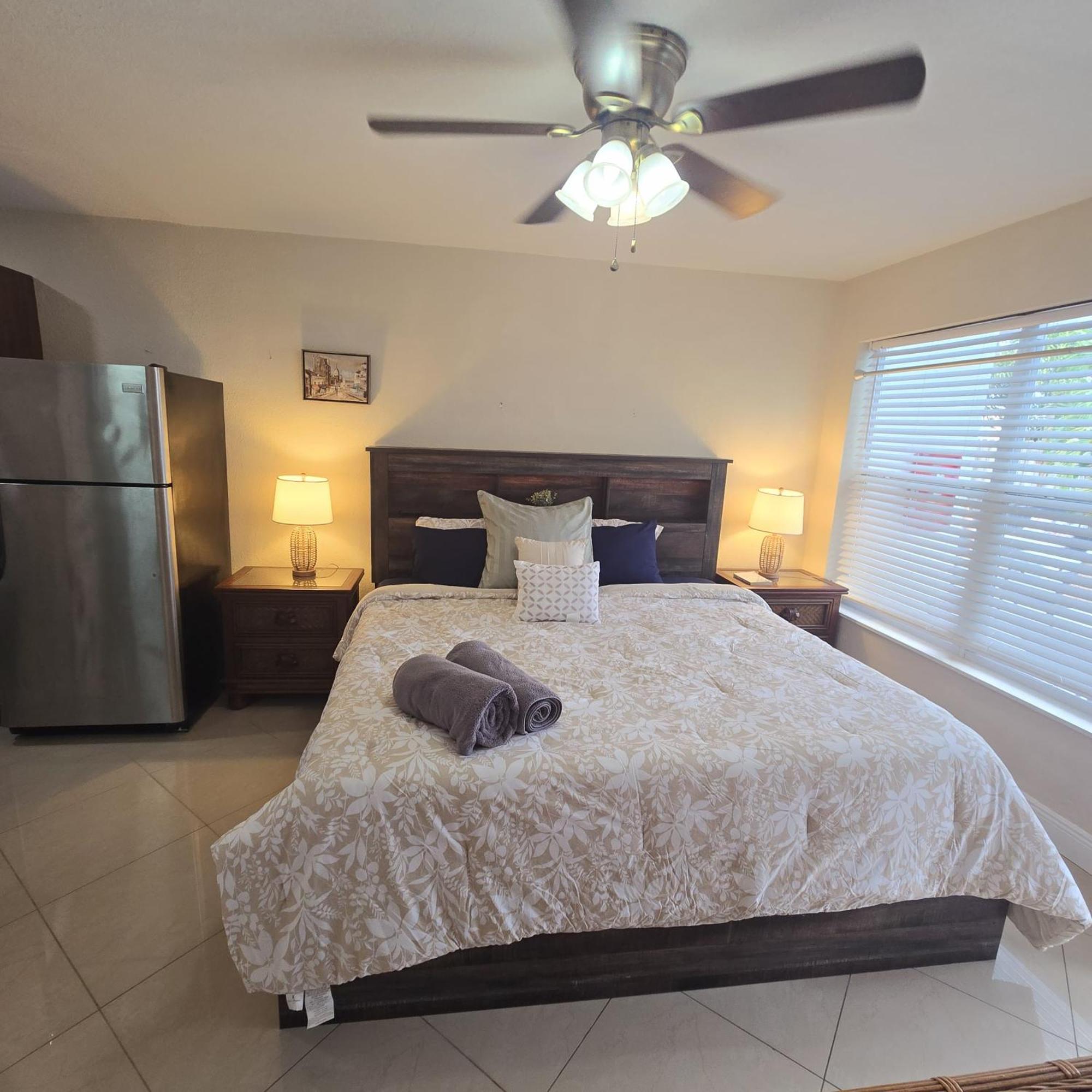 Equipped House W Pool & Patios, Near The Beaches, Prime Location- Ideal For Small Families, Coastal Haven Fort Lauderdale Zewnętrze zdjęcie